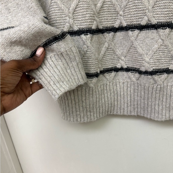 BearPaw Cream and Gray Crew Neck Sweater Size L - Picture 6 of 7